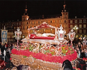 Eucaristía de la archicofradía del Santo Entierro en la festividad de San José en la parroquia de Santa Cruz