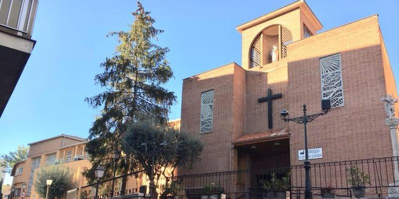 Monseñor Martínez Camino preside una Misa solemne con Confirmaciones en Nuestra Señora del Carmen de Pozuelo