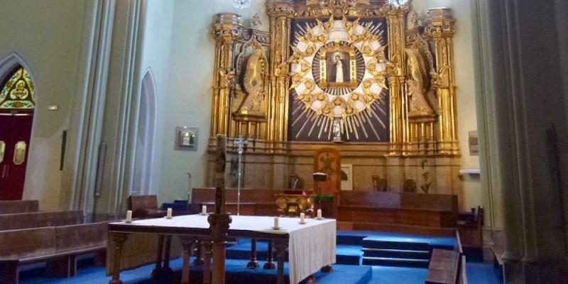 Inmigrantes latinos celebran en Virgen de la Paloma y San Pedro el Real eucaristías dominicales