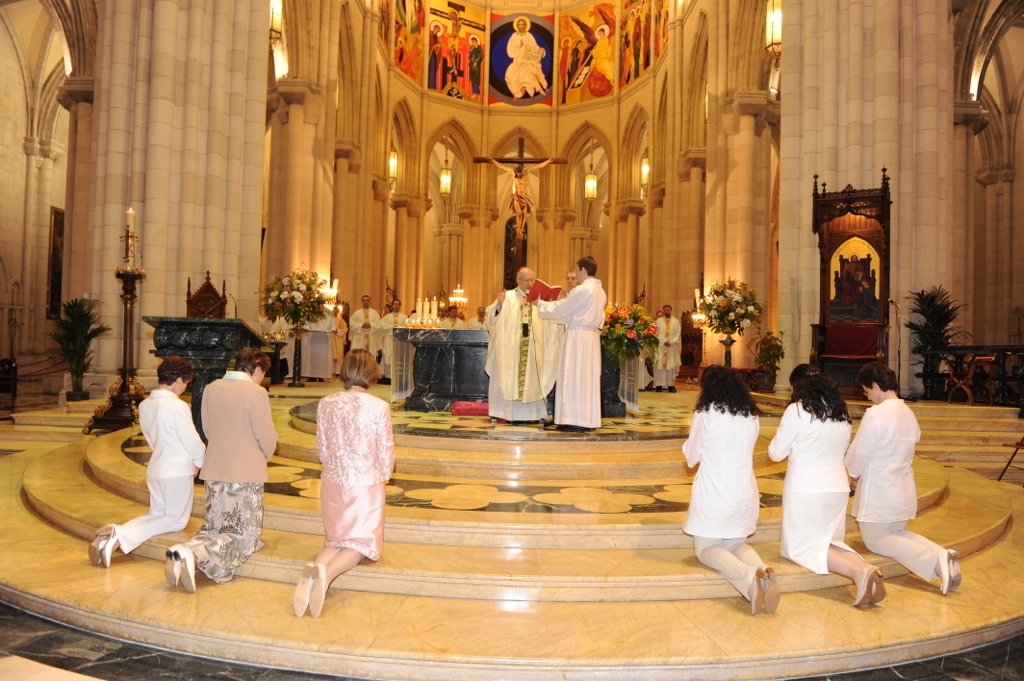 Consagración de vírgenes en la catedral de la Almudena