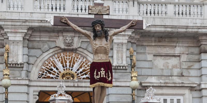 La catedral de las Fuerzas Armadas acoge el XIII pregón de Semana Santa de la Hermandad del Cristo de los Alabarderos