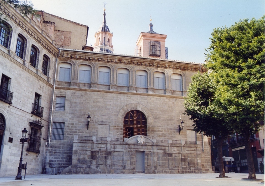 Las Hermanitas del Cordero organizan turnos de adoración al Santísimo los viernes en la Capilla del Obispo