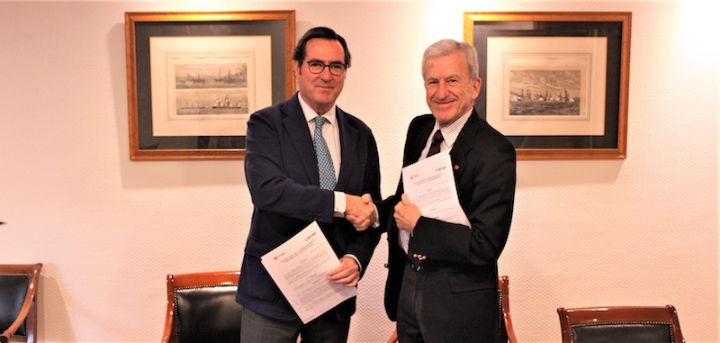 La Fundación CEOE y Cáritas firman un convenio para impulsar la colaboración con fines sociales