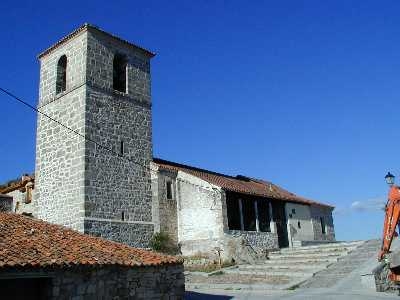 El Vicario Episcopal de la I imparte el sacramento de la Confirmación en El Berrueco