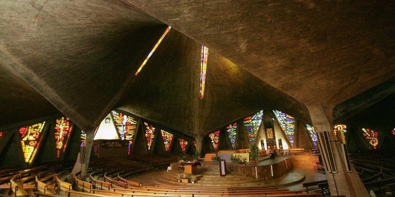 Un grupo de jóvenes reciben el sacramento de la Confirmación en Nuestra Señora de Guadalupe