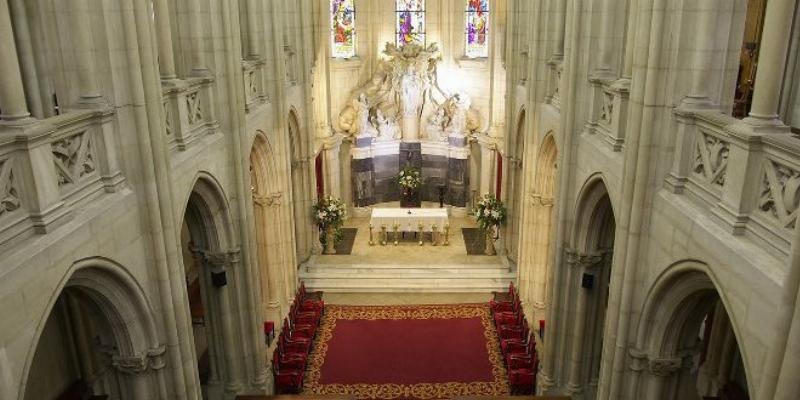 La capilla del colegio del Pilar acoge una Misa funeral por el padre Paco Luna