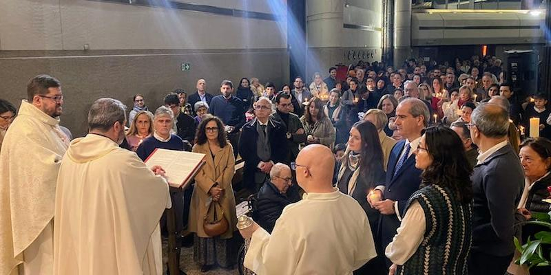 Enrique González, párroco de Nuestra Señora del Buen Suceso, ante la inscripción en el Libro Bautismo de Deseo: «Cada niño que hemos presentado es una luz para el mundo»