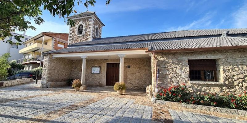 El padre Ángel Camino celebra una Eucaristía en Valdemanco en la solemnidad de Cristo Rey