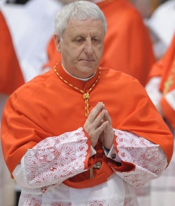 El cardenal Versaldi imparte la lección inaugural del curso académico de la Universidad San Dámaso