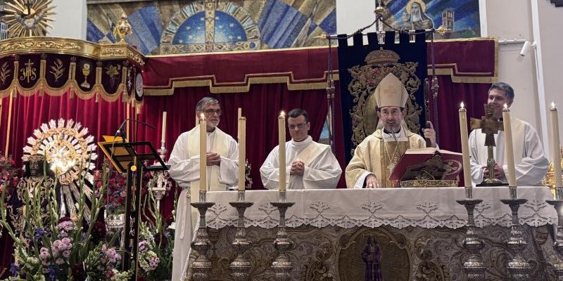 El cardenal Cobo en la basílica de Medinaceli: «Todos los que pasamos por aquí tenemos el encargo, por el mismo Cristo, de perdonar, rescatar y dar la mano a los otros»