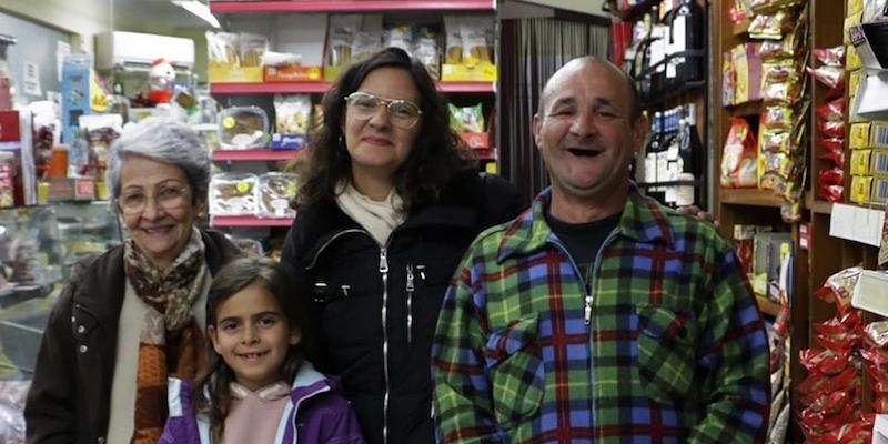 Cáritas promueve la dignificación del acceso a la comida y al vestido a las personas que acompaña