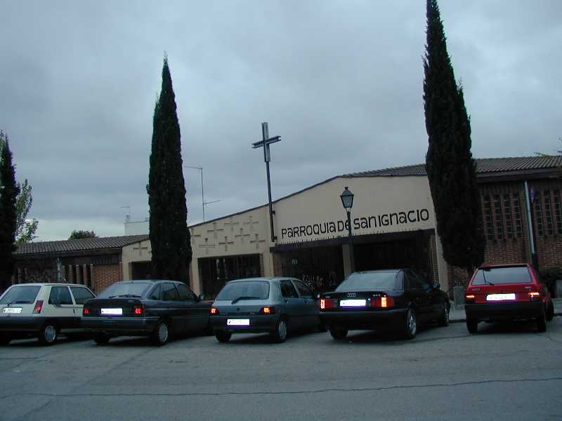 El vicario episcopal de la VIII presenta al párroco de San Ignacio de Loyola